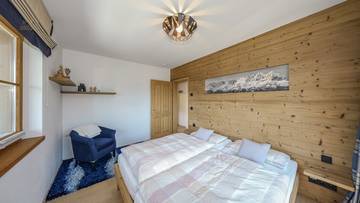 Thumbnail von High-quality corner terraced house in sunny prime quiet location
