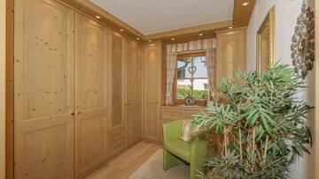 Thumbnail von High-quality corner terraced house in sunny prime quiet location