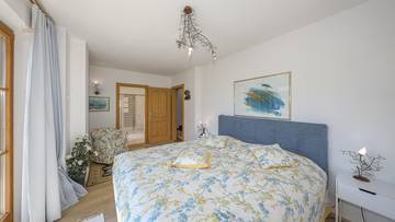 Thumbnail von High-quality corner terraced house in sunny prime quiet location