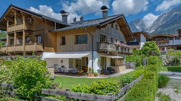 Thumbnail von High-quality corner terraced house in sunny prime quiet location