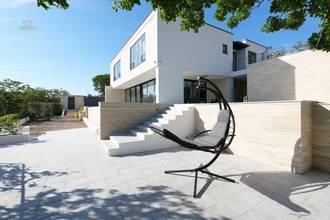 Thumbnail von Modern luxury villa directly on the sea with an infinity pool and direct beach access