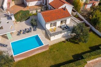 Thumbnail von Mediterranean new build villa with heated pool and panoramic sea view