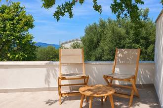 Thumbnail von Furnished apartment with sea view, community pool, and parking space