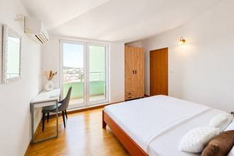 Thumbnail von Furnished apartment with sea view, community pool, and parking space