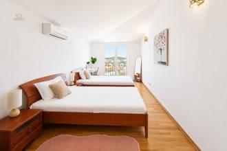 Thumbnail von Furnished apartment with sea view, community pool, and parking space