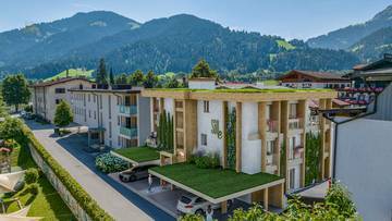 Thumbnail von Residential building with great potential in the center
