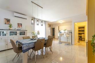 Thumbnail von Mediterranean semi-detached house with pool and sea view