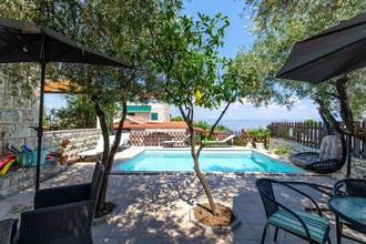 Thumbnail von Mediterranean semi-detached house with pool and sea view