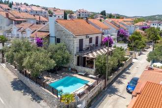 Thumbnail von Mediterranean semi-detached house with pool and sea view