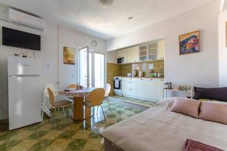Thumbnail von Mediterranean semi-detached house with pool and sea view