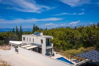 Thumbnail von Modern villa with heated pool, sauna, and sea view