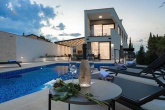 Thumbnail von Modern villa with heated pool, sauna, and sea view