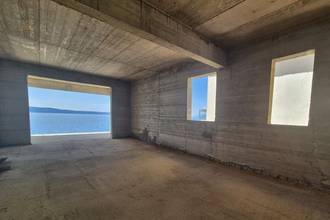 Thumbnail von Unfinished apartment building in the first row to the sea