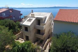Thumbnail von Unfinished apartment building in the first row to the sea