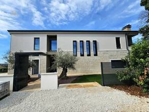 Thumbnail von Modern villa with swimming pool