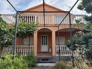 House with 2 residential units and sea view near the beach