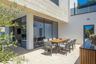 Thumbnail von Modern new-build villa with swimming pool and sea view