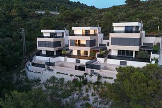 Thumbnail von Modern new-build villa with swimming pool and sea view