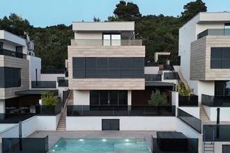 Thumbnail von Modern new-build villa with swimming pool and sea view