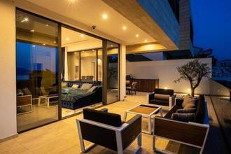 Thumbnail von Modern new-build villa with swimming pool and sea view