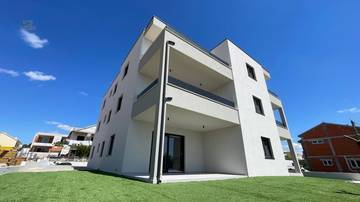Modern new-build apartment with sea view