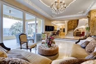 Thumbnail von Luxurious maisonette apartment in an elegant villa with a pool and sea view