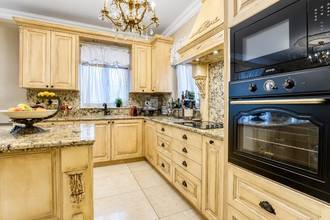 Thumbnail von Luxurious maisonette apartment in an elegant villa with a pool and sea view