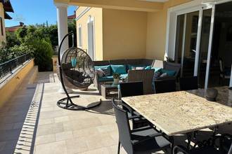 Thumbnail von Luxurious maisonette apartment in an elegant villa with a pool and sea view