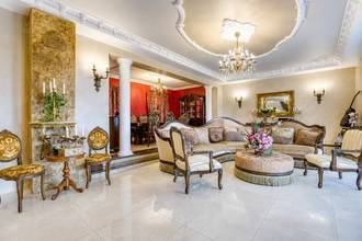 Thumbnail von Luxurious maisonette apartment in an elegant villa with a pool and sea view