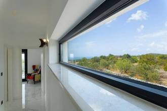 Thumbnail von Villa with pool and sea view