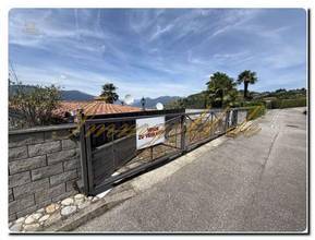 Thumbnail von Modernly renovated, exclusive, single-story detached house with a breathtaking lake view in a sunny, peaceful location.