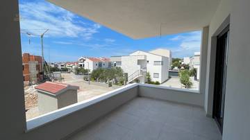 Thumbnail von Modern semi-detached houses as new builds with swimming pool, garden, and parking spaces