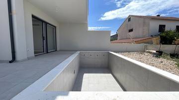 Thumbnail von Modern semi-detached houses as new builds with swimming pool, garden, and parking spaces