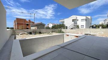 Thumbnail von Modern semi-detached houses as new builds with swimming pool, garden, and parking spaces