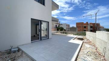 Thumbnail von Modern semi-detached houses as new builds with swimming pool, garden, and parking spaces