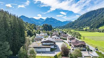 Thumbnail von 3,800 m² building plot with views of Kaiser, Hahnenkamm, and Südberge