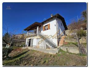 Exclusive at Immogold®: Detached country house with a breathtaking panoramic view over the Langhe