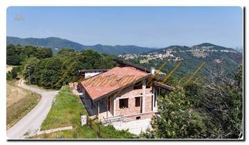 Thumbnail von Exclusive villa shell with a breathtaking panoramic view and approximately 5,500 m² of land. Create your personal dream home in Piedmont.
