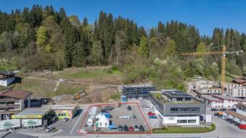 Thumbnail von Commercial property in prime location directly on the main road through the town