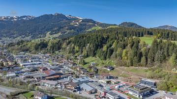 Thumbnail von Commercial property in prime location directly on the main road through the town