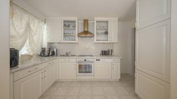 Thumbnail von Property in a unique prime location with unobstructed panoramic view