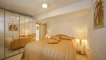 Thumbnail von Property in a unique prime location with unobstructed panoramic view