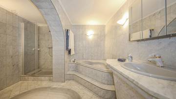 Thumbnail von Property in a unique prime location with unobstructed panoramic view
