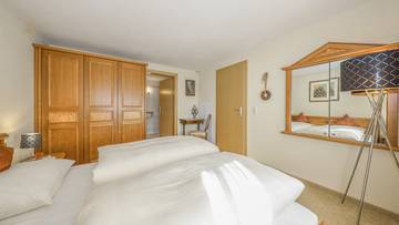 Thumbnail von Property in a unique prime location with unobstructed panoramic view