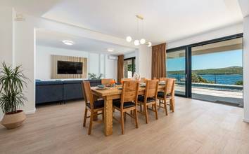 Thumbnail von Newly built luxury villa with swimming pool and sea view