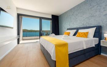 Thumbnail von Newly built luxury villa with swimming pool and sea view