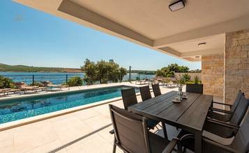 Thumbnail von Newly built luxury villa with swimming pool and sea view