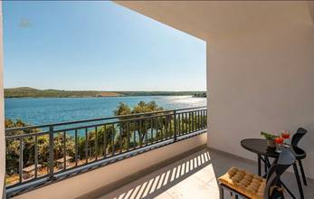 Thumbnail von Newly built luxury villa with swimming pool and sea view