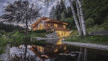 Thumbnail von Unique estate in prime location with a view of Lake Schwarz