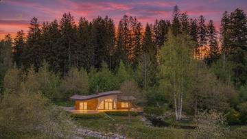 Thumbnail von Unique estate in prime location with a view of Lake Schwarz